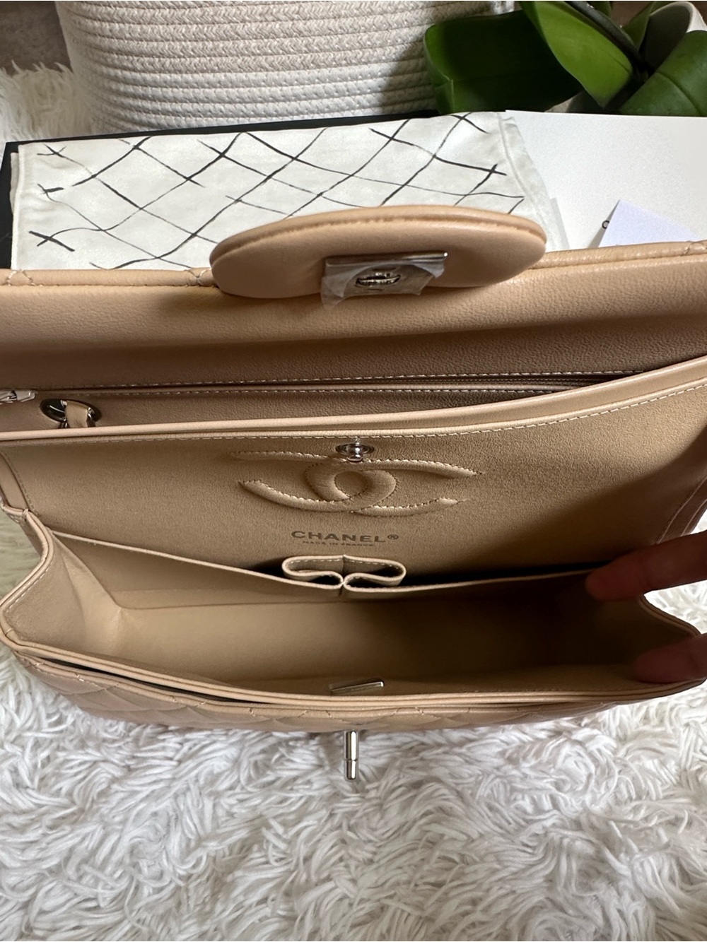 CHANEL Beige Quilted Leather Shoulder Bag with Chain Strap - Picture 11 of 16